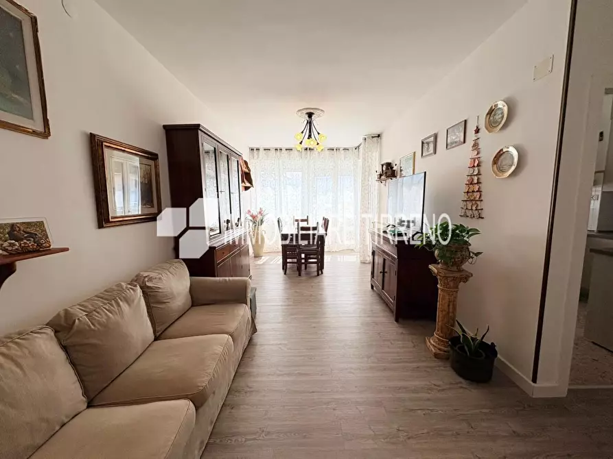 Immagine 2 di Appartamento in vendita  a Massa