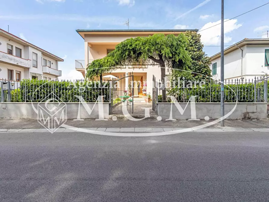Immagine 2 di Casa indipendente in vendita  a Pontedera