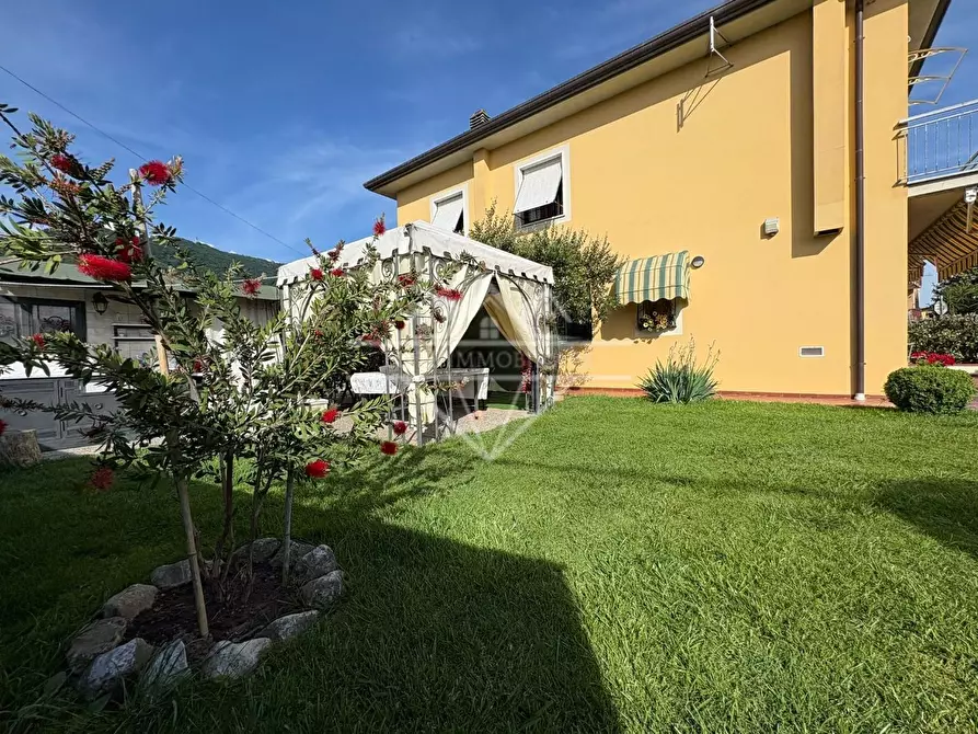 Immagine 1 di Casa bifamiliare in vendita  a Ortonovo