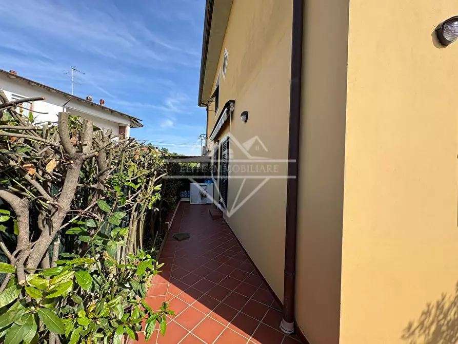 Immagine 25 di Casa bifamiliare in vendita  a Ortonovo