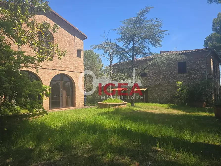 Immagine 1 di Casa indipendente in vendita  a Chiusdino