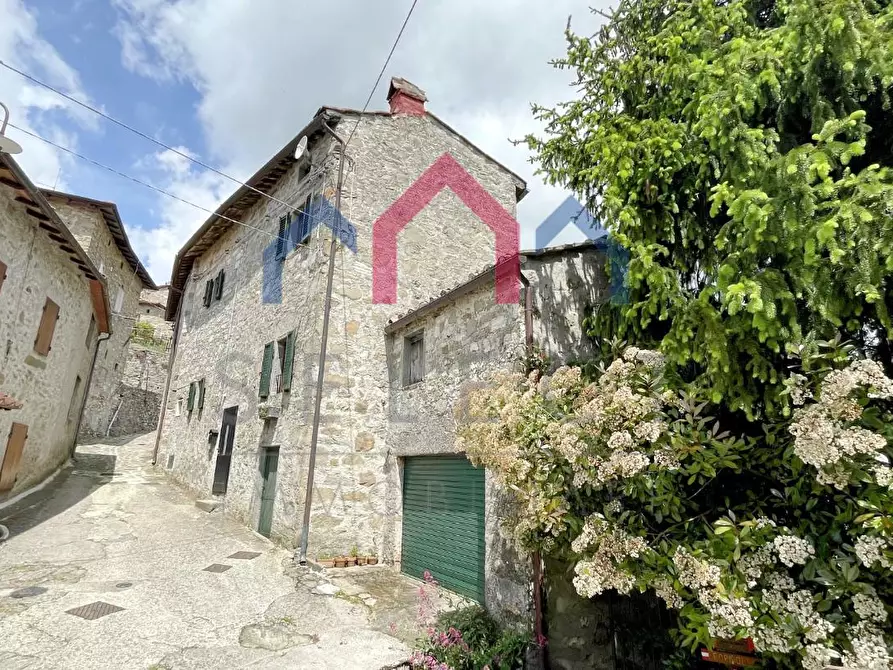Immagine 2 di Terratetto in vendita  a Bagni Di Lucca
