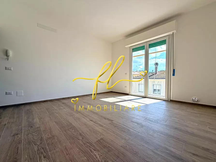 Immagine 2 di Appartamento in vendita  a Cecina