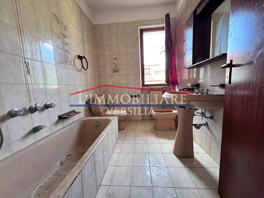 Immagine 24 di Villa in vendita  a Massa