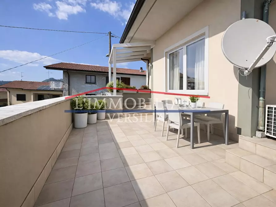 Immagine 40 di Villa in vendita  a Massa