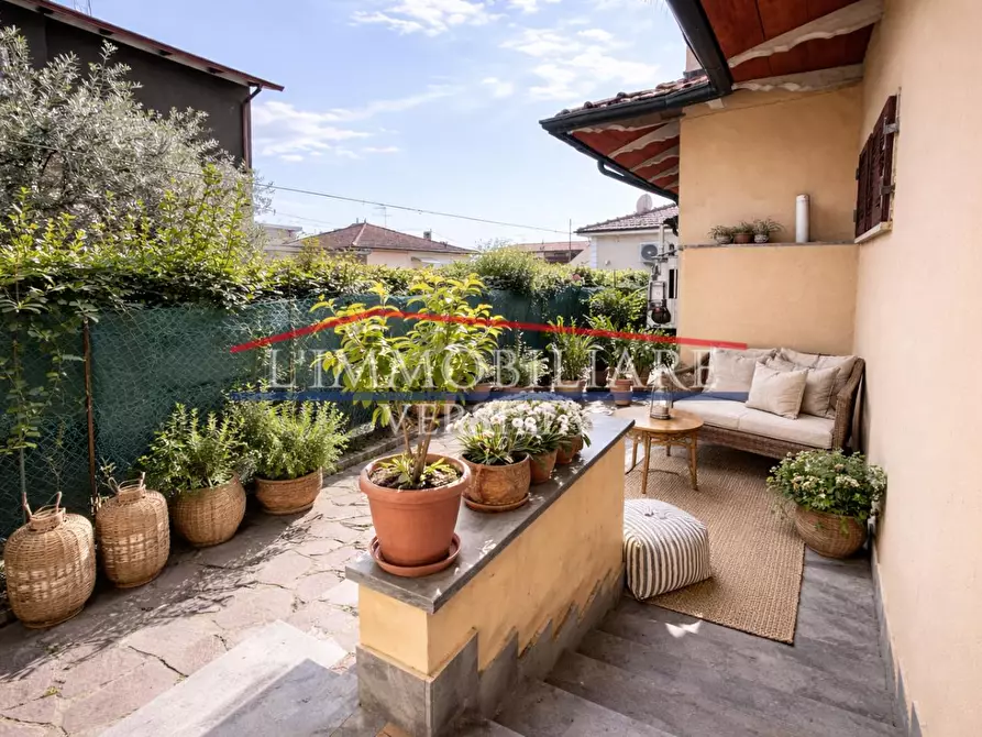 Immagine 46 di Villa in vendita  a Massa