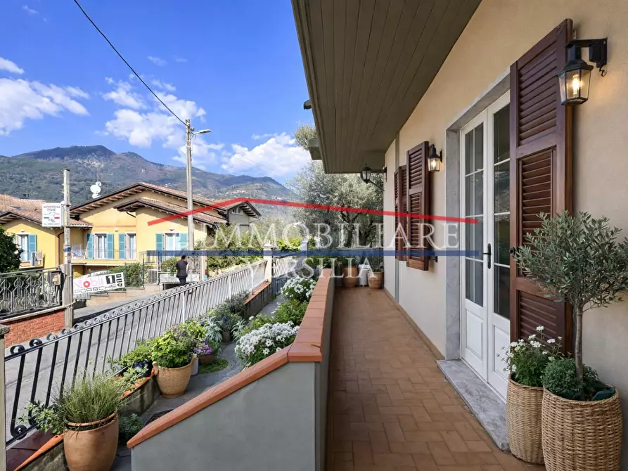 Immagine 5 di Villa in vendita  a Massa