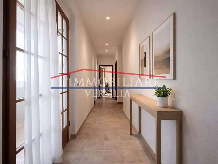 Immagine 19 di Villa in vendita  a Massa