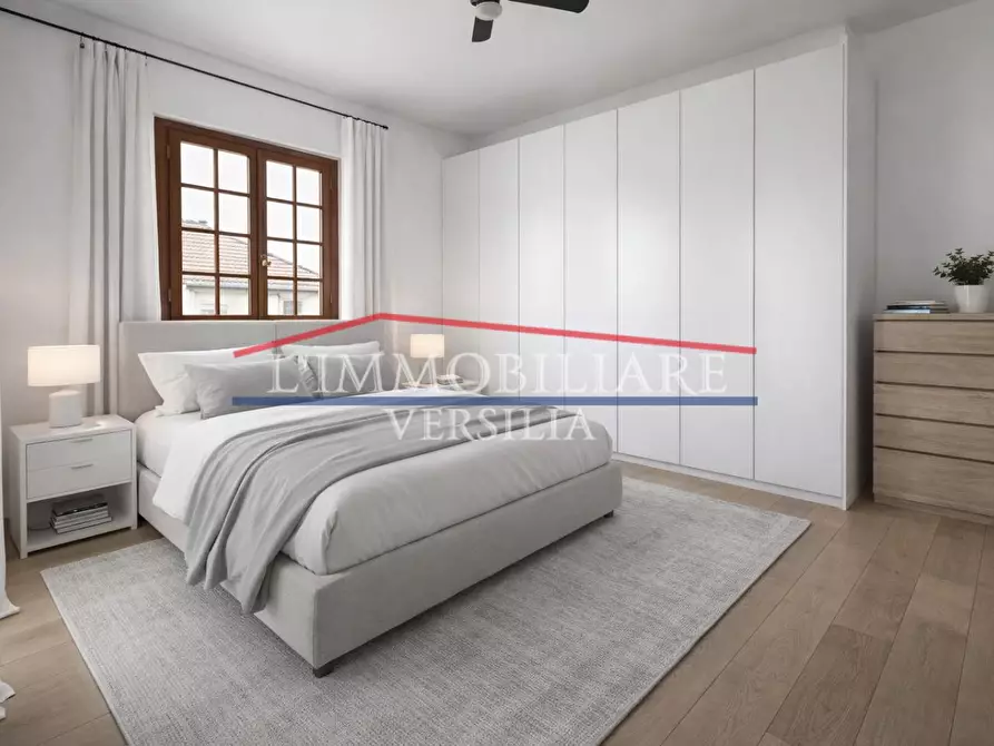 Immagine 27 di Villa in vendita  a Massa