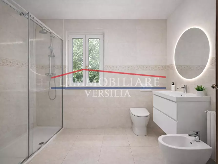Immagine 36 di Villa in vendita  a Massa