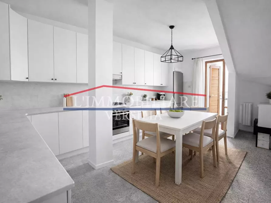Immagine 9 di Villa in vendita  a Massa