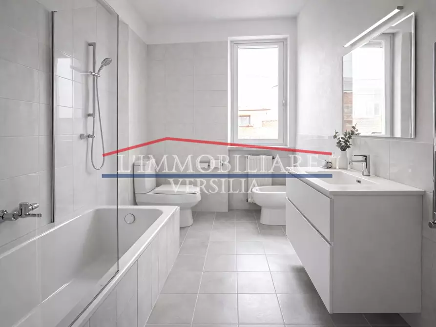 Immagine 25 di Villa in vendita  a Massa