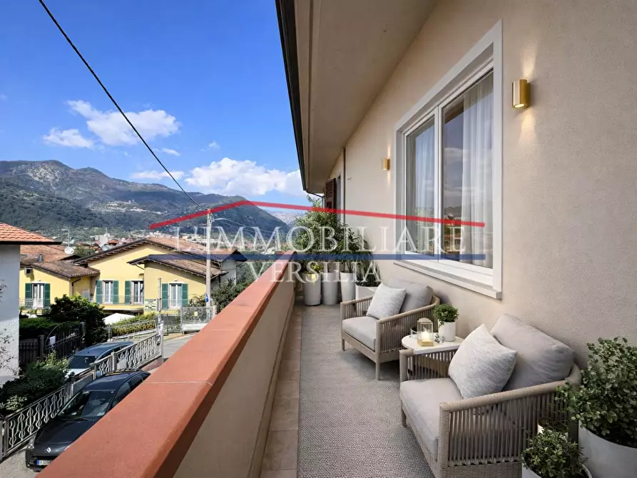 Immagine 42 di Villa in vendita  a Massa