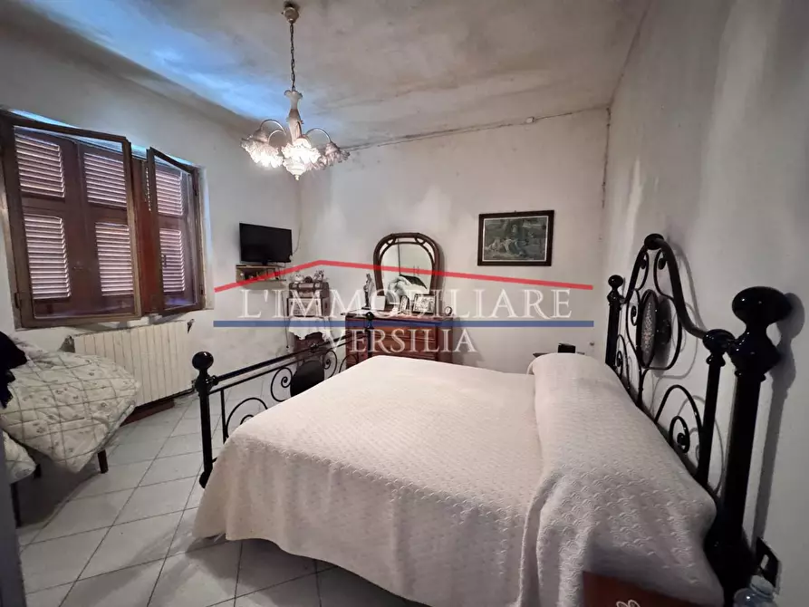 Immagine 33 di Villa in vendita  a Massa