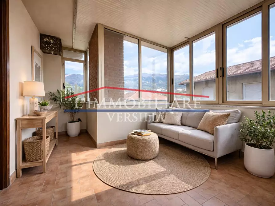 Immagine 38 di Villa in vendita  a Massa