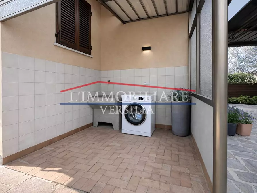 Immagine 56 di Villa in vendita  a Massa