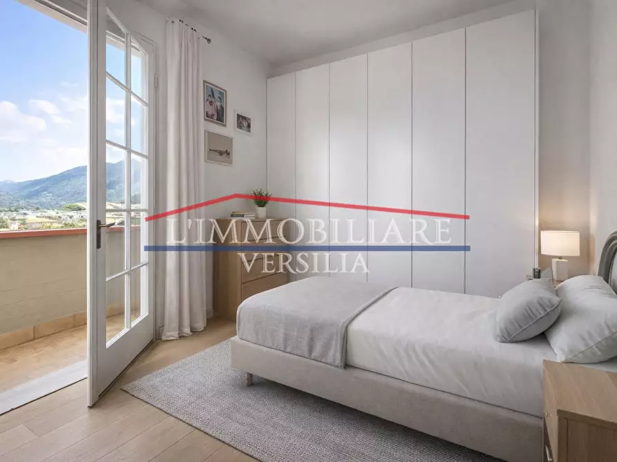 Immagine 23 di Villa in vendita  a Massa