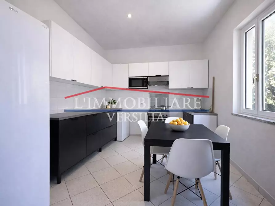 Immagine 32 di Villa in vendita  a Massa