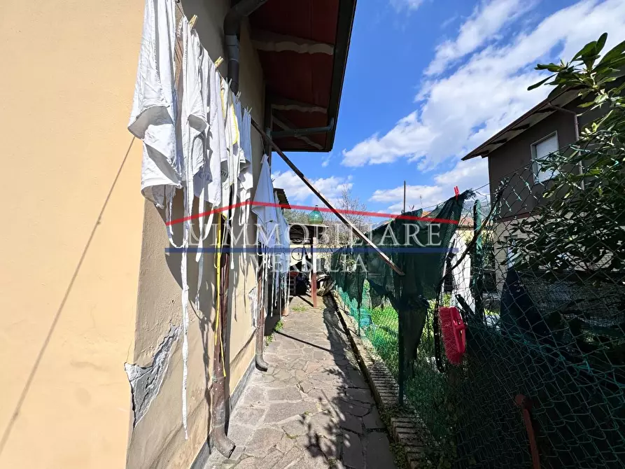Immagine 47 di Villa in vendita  a Massa
