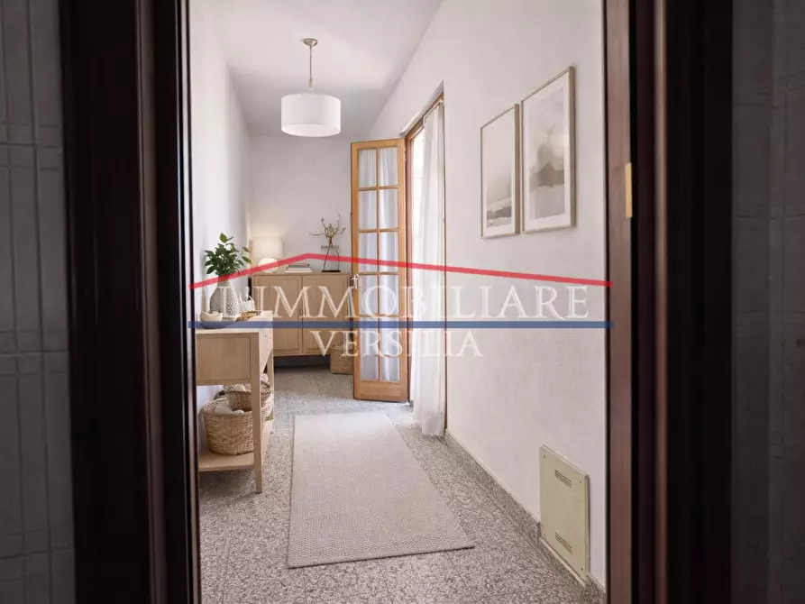 Immagine 11 di Villa in vendita  a Massa