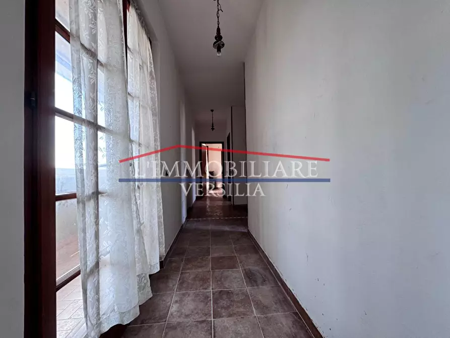 Immagine 18 di Villa in vendita  a Massa