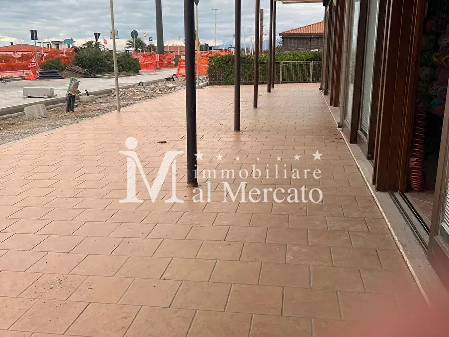 Immagine 14 di Locale commerciale in vendita  a Viareggio