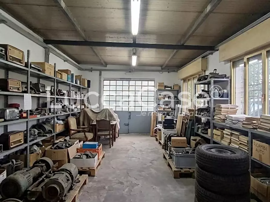 Immagine 5 di Laboratorio in affitto  a Capannori
