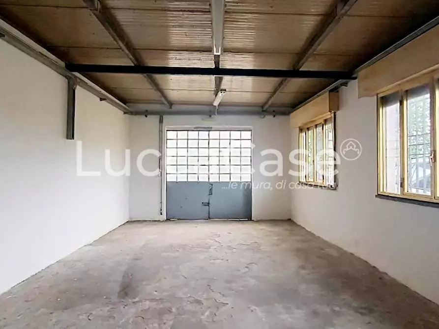 Immagine 3 di Laboratorio in affitto  a Capannori