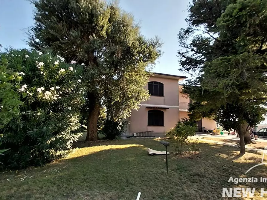 Immagine 4 di Villa in vendita  a San Giuliano Terme