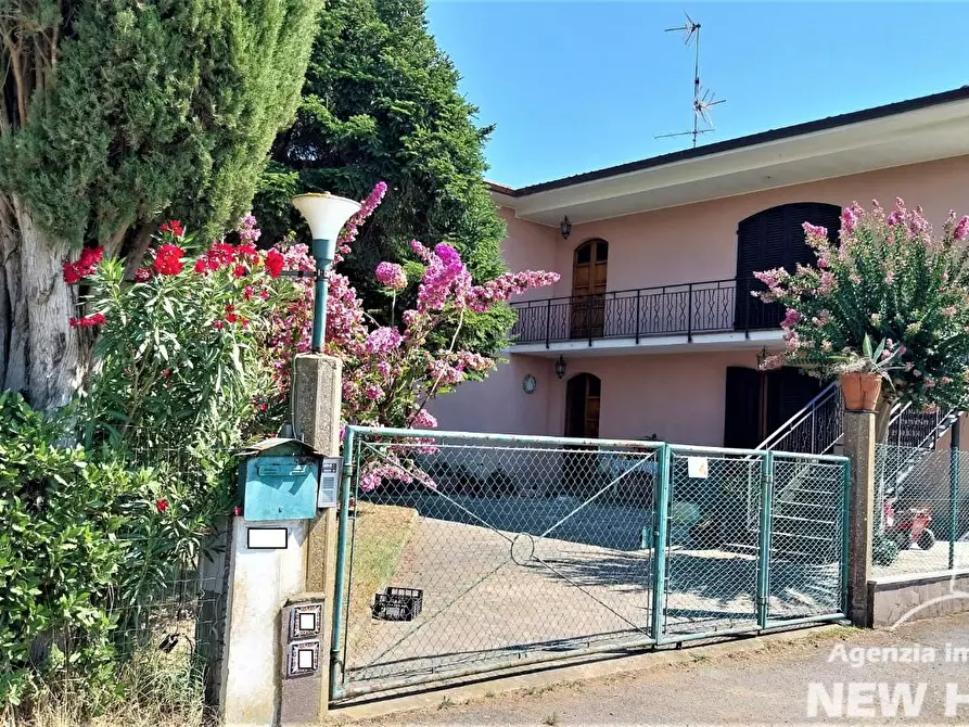 Immagine 2 di Villa in vendita  a San Giuliano Terme