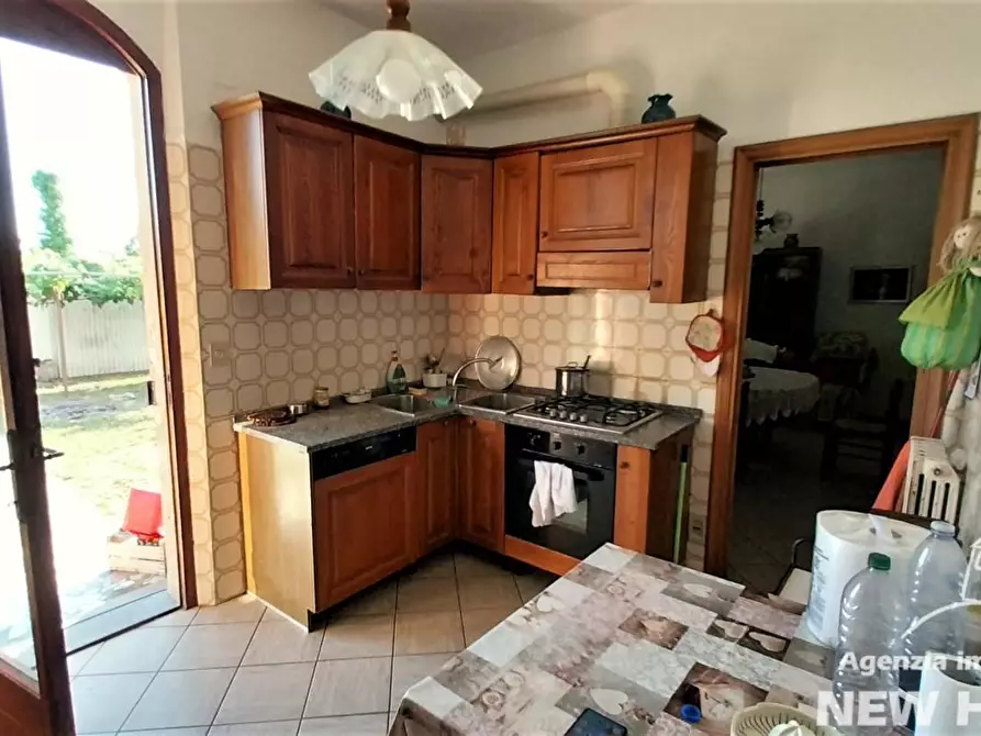 Immagine 10 di Villa in vendita  a San Giuliano Terme