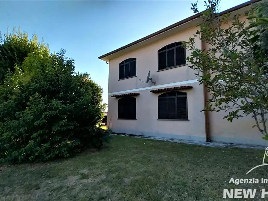 Immagine 3 di Villa in vendita  a San Giuliano Terme