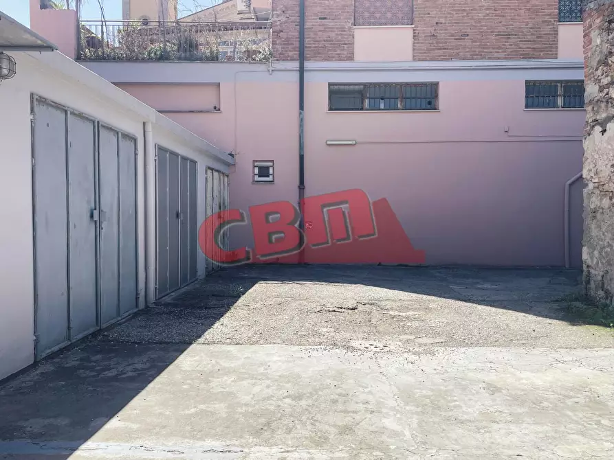 Immagine 36 di Appartamento in vendita  a Livorno