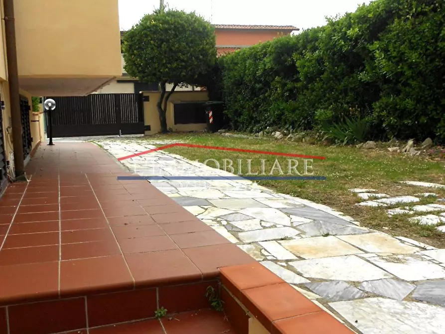 Immagine 11 di Appartamento in vendita  a Carrara
