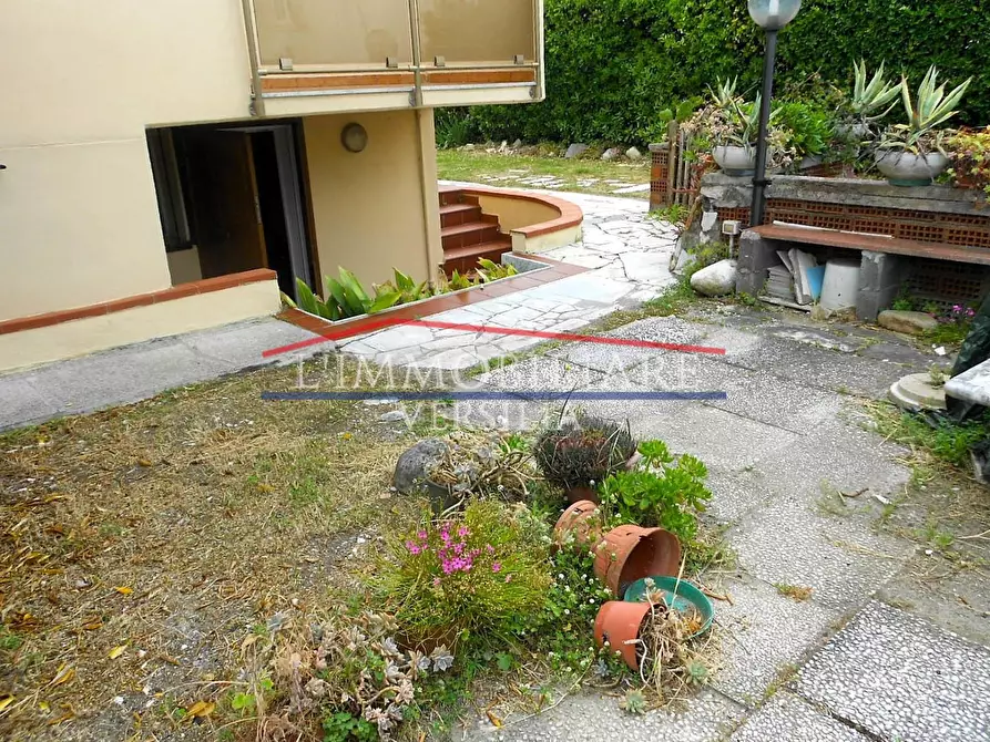 Immagine 7 di Appartamento in vendita  a Carrara