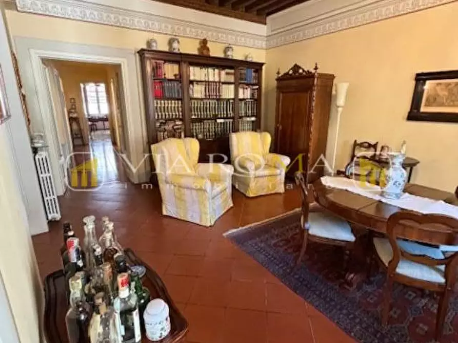 Immagine 11 di Appartamento in vendita  a Lucca