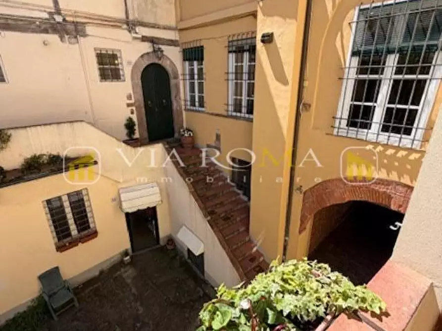 Immagine 41 di Appartamento in vendita  a Lucca