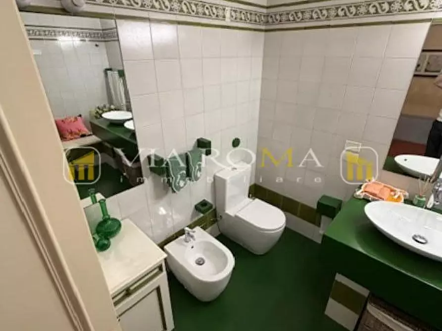 Immagine 16 di Appartamento in vendita  a Lucca