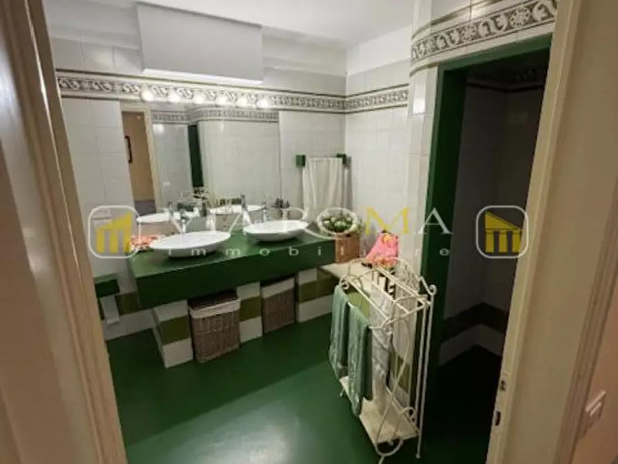 Immagine 14 di Appartamento in vendita  a Lucca