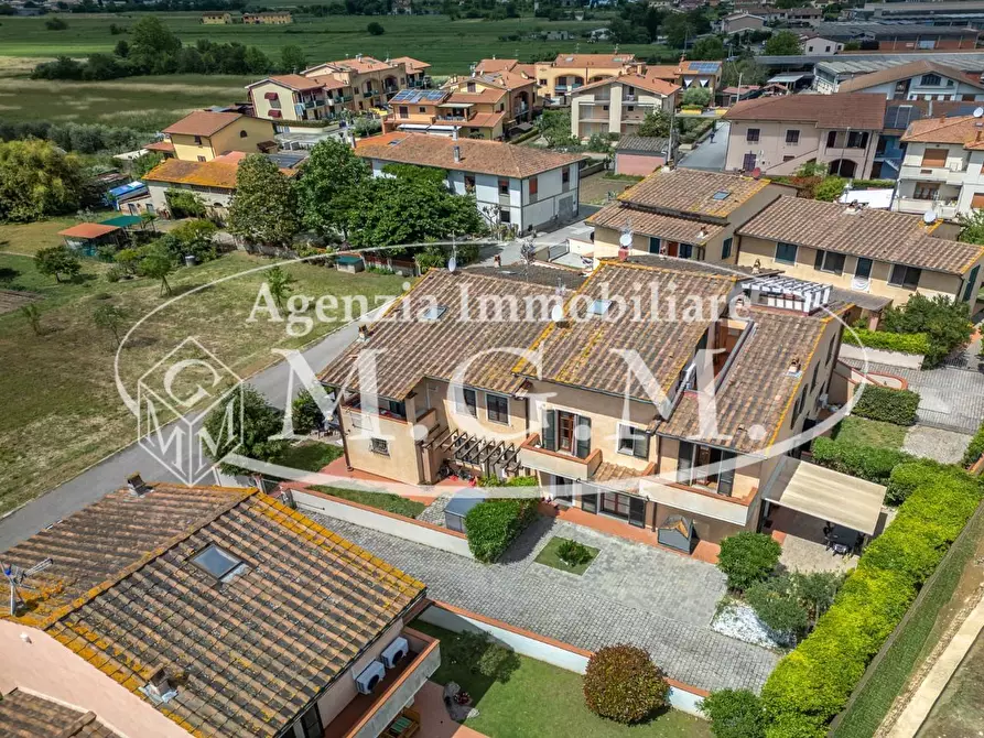 Immagine 2 di Casa bifamiliare in vendita  a Calcinaia