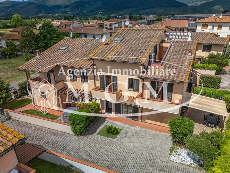 Immagine 3 di Casa bifamiliare in vendita  a Calcinaia