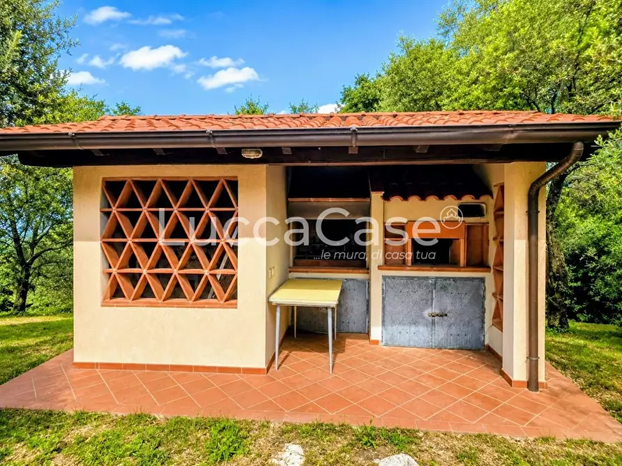 Immagine 11 di Villa in vendita  a Camaiore
