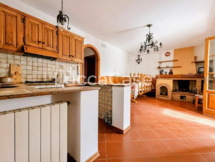 Immagine 2 di Villa in vendita  a Camaiore