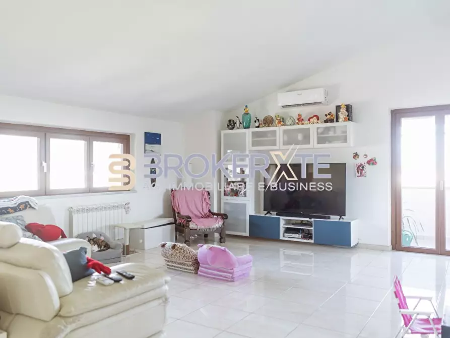 Immagine 37 di Appartamento in vendita  a Ortonovo