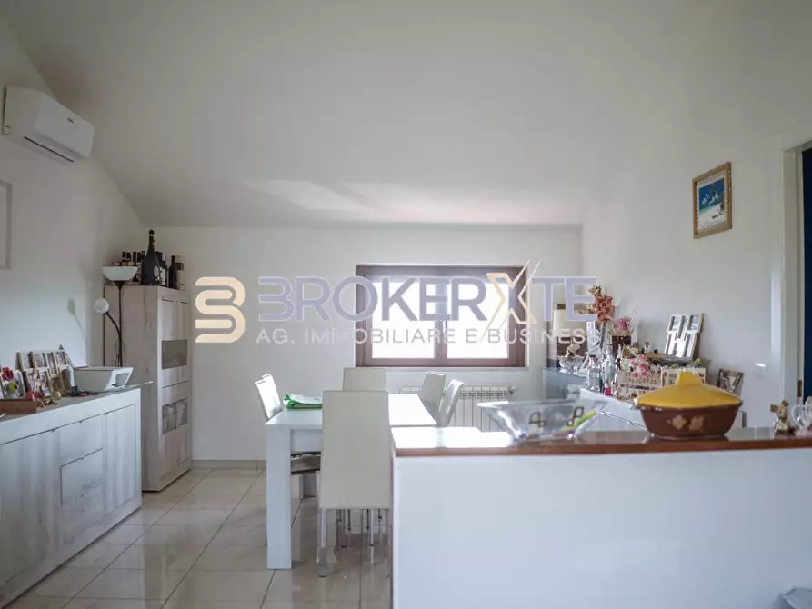 Immagine 4 di Appartamento in vendita  a Ortonovo