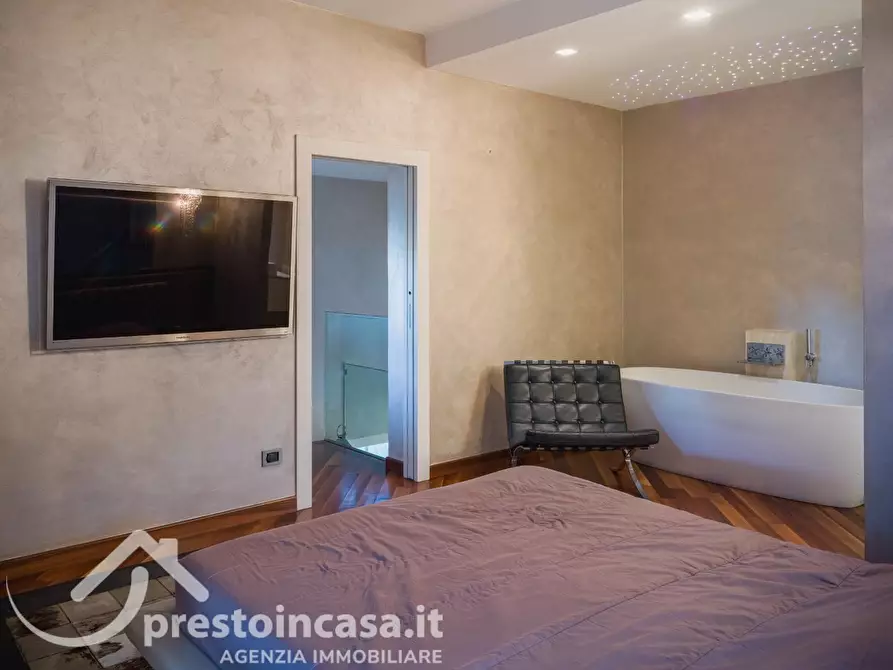 Immagine 19 di Villa in vendita  a Viareggio