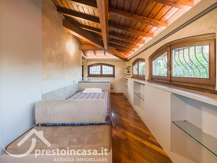 Immagine 20 di Villa in vendita  a Viareggio