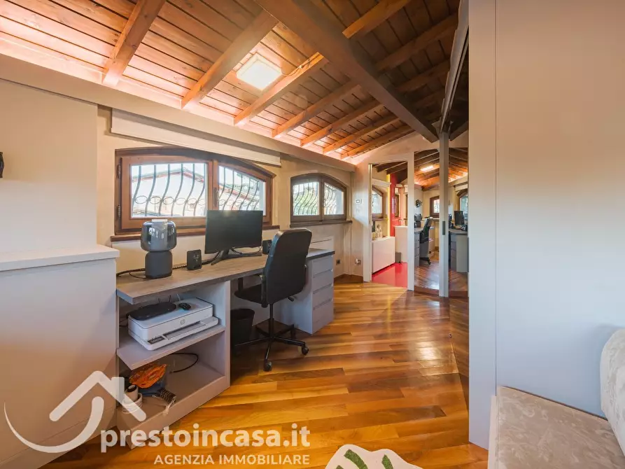Immagine 21 di Villa in vendita  a Viareggio