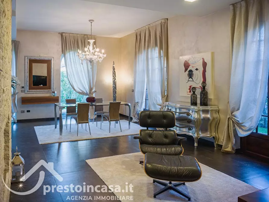 Immagine 6 di Villa in vendita  a Viareggio