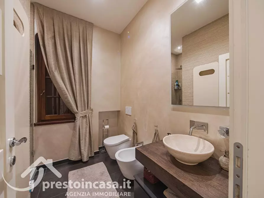 Immagine 13 di Villa in vendita  a Viareggio